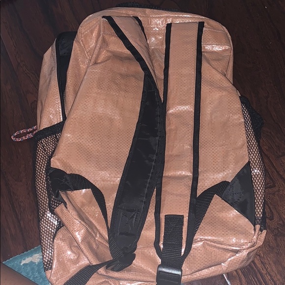 backpack - Picture 2 of 4
